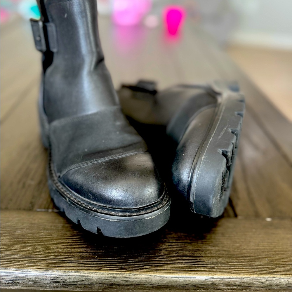 Ugg Stockton - Picture 2 of 12